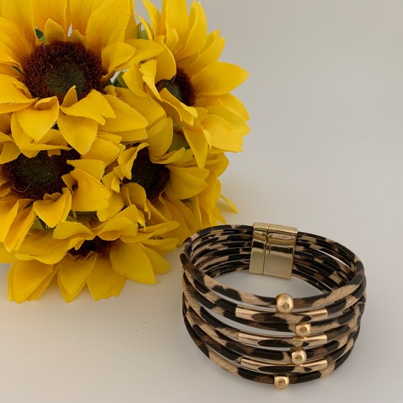 Jewelry - Leopard Print Magnetic Closure Buckle Bracelet